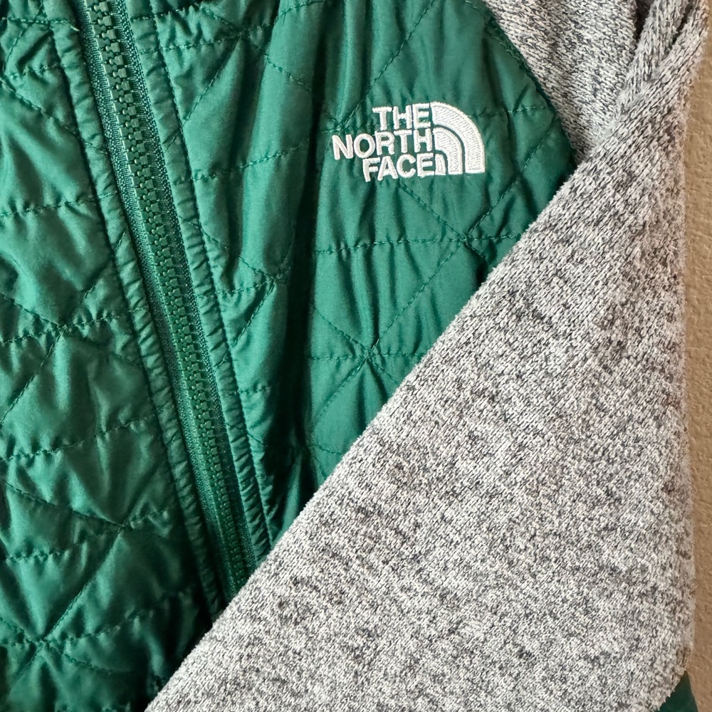 Boys The North Face Green and Heather Gray Light Jacket - Picture 3 of 10
